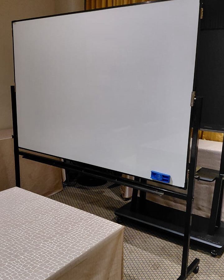 Persewaan whiteboard di Batam. Penyewaan papan tulis di seantero Batam dengan harga ekonomis. Sewaan flipboard di batam juga.