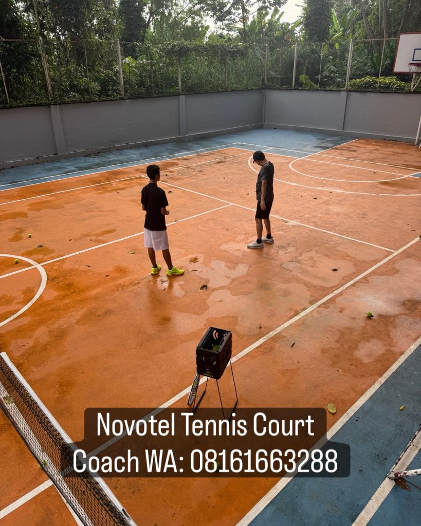 Lapangan Tenis di Novotel Resorts Hotel & Golf Bogor.
Coaching privat, dan les tenis kelompok di Lap. Tenis Novotel Bogor.